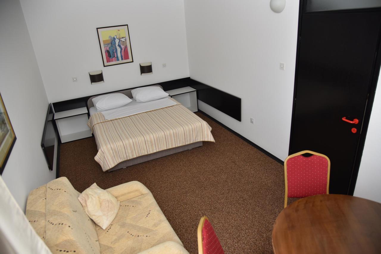 Hotel Park Nasice Ngoại thất bức ảnh